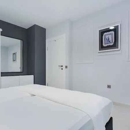 Twin Aparthotel 3*